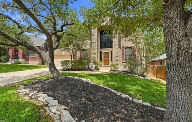 3-bedroom rental at 414 Salado Mist in San Antonio, TX — photo 2