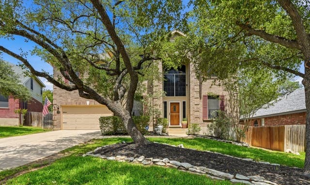 3-bedroom rental at 414 Salado Mist in San Antonio, TX — photo 3