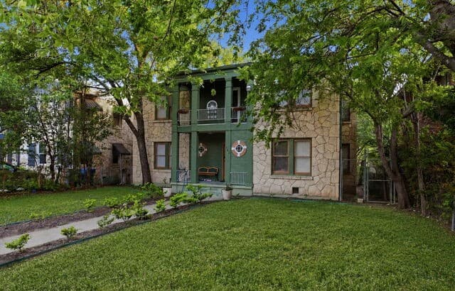 rental at 309 E Lullwood Ave in San Antonio, TX — photo 2