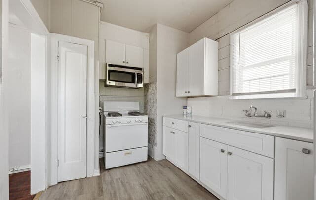 rental at 309 E Lullwood Ave in San Antonio, TX — photo 3