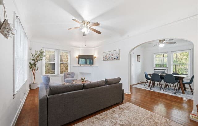 rental at 309 E Lullwood Ave in San Antonio, TX — photo 4