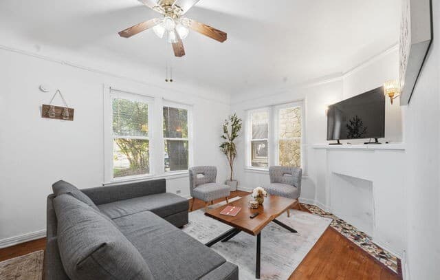 rental at 309 E Lullwood Ave in San Antonio, TX — photo 5