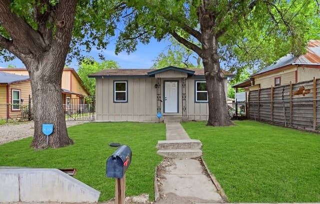 3-bedroom rental at 715 W Vestal Pl in San Antonio, TX — photo 1