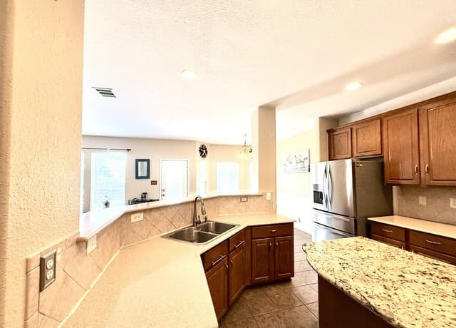 4-bedroom rental at 8139 Rockwell Vista in San Antonio, TX — photo 2