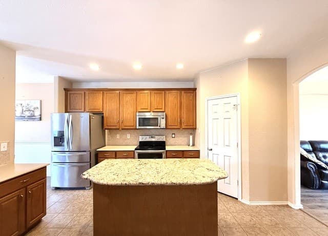 4-bedroom rental at 8139 Rockwell Vista in San Antonio, TX — photo 3