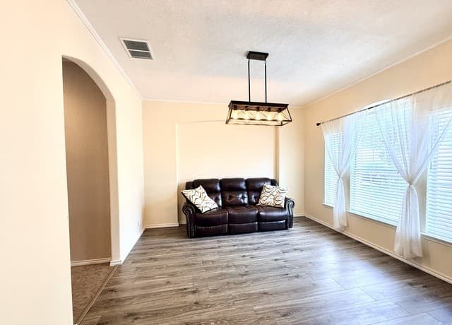 4-bedroom rental at 8139 Rockwell Vista in San Antonio, TX — photo 5