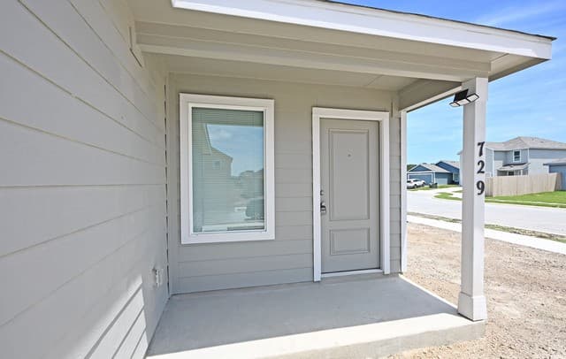 3-bedroom rental at 729 Thea Mdws in Marion, TX — photo 2