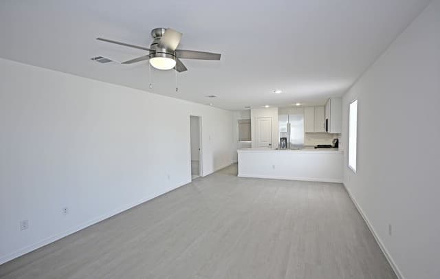 3-bedroom rental at 729 Thea Mdws in Marion, TX — photo 3