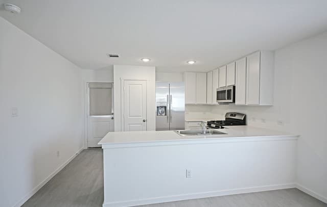 3-bedroom rental at 729 Thea Mdws in Marion, TX — photo 4
