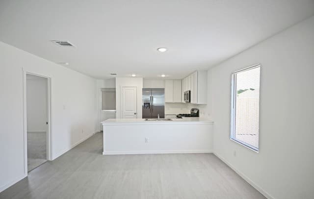 3-bedroom rental at 729 Thea Mdws in Marion, TX — photo 5