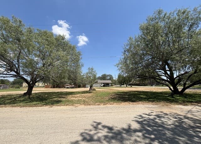 home for sale at 704 Curtis in Devine TX