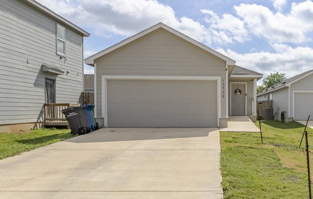 3-bedroom rental at 13510 Verplank Bnd in San Antonio, TX — photo 1