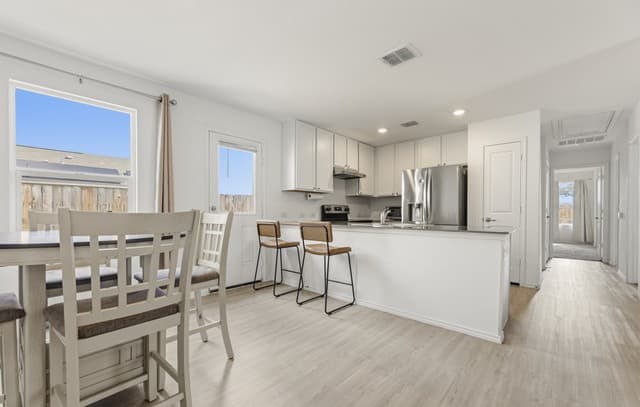 3-bedroom rental at 13510 Verplank Bnd in San Antonio, TX — photo 4