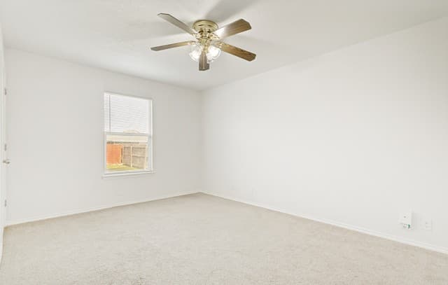 4-bedroom rental at 2338 Camberly Vw in Converse, TX — photo 5