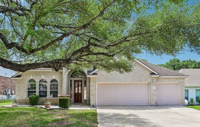 4-bedroom rental at 24806 Cloudy Crk in San Antonio, TX — photo 1
