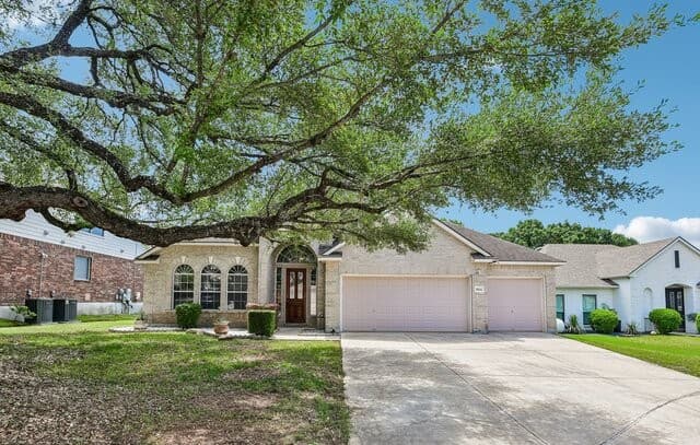 4-bedroom rental at 24806 Cloudy Crk in San Antonio, TX — photo 2