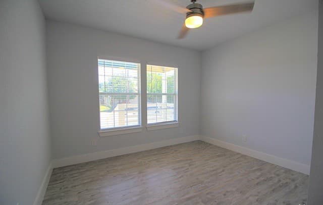 2-bedroom rental at 707 S Olive St Unit A in San Antonio, TX — photo 4