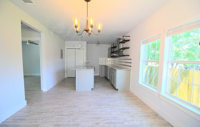 2-bedroom rental at 707 S Olive St Unit A in San Antonio, TX — photo 5
