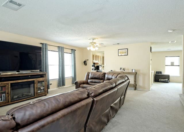 4-bedroom rental at 6718 Haven Meadow in Converse, TX — photo 5