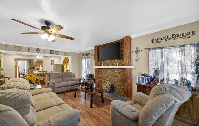 4-bedroom rental at 512 Stratford Ct in San Antonio, TX — photo 3