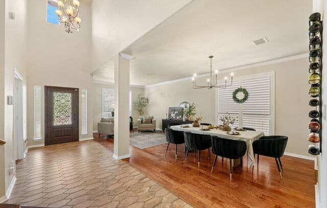 6-bedroom rental at 410 Midway Crst in San Antonio, TX — photo 3