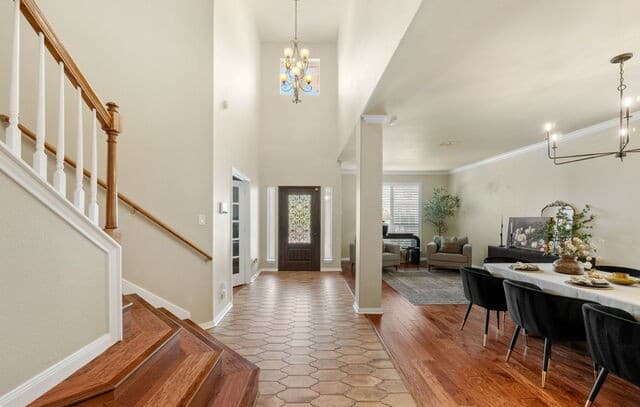 6-bedroom rental at 410 Midway Crst in San Antonio, TX — photo 4