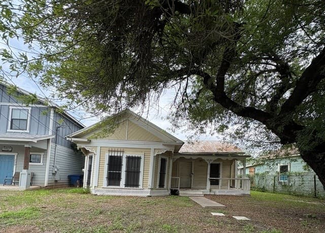 2-bedroom rental at 211 Gabriel in San Antonio, TX — photo 1