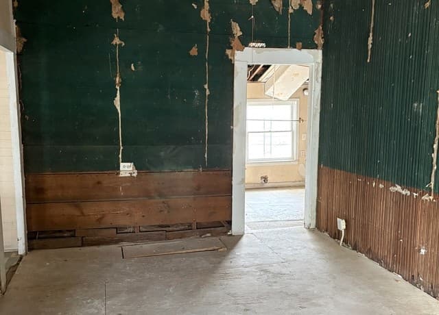 2-bedroom rental at 211 Gabriel in San Antonio, TX — photo 2