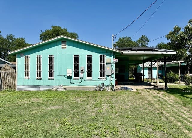 3-bedroom rental at 216 N San Gabriel Ave in San Antonio, TX — photo 1