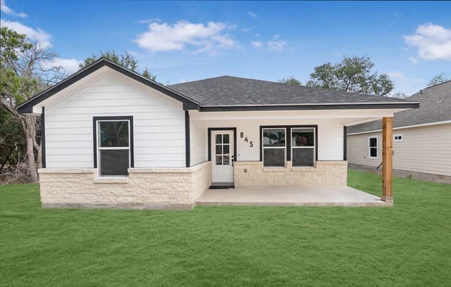 Home for sale at 845 Tee Dr in Spring Branch, TX — photo 2