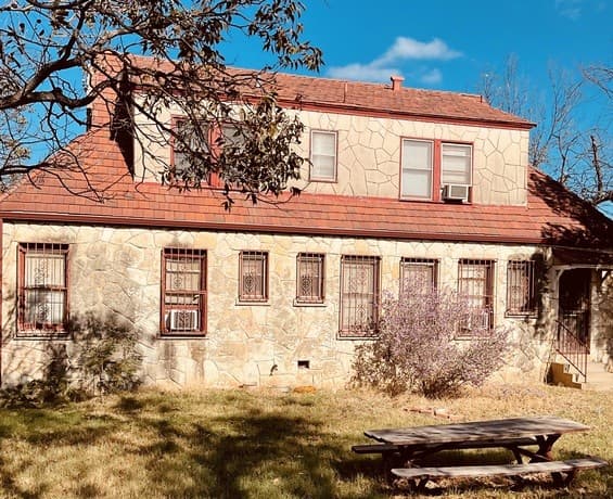 4-bedroom rental at 2940 Castroville in San Antonio, TX — photo 5