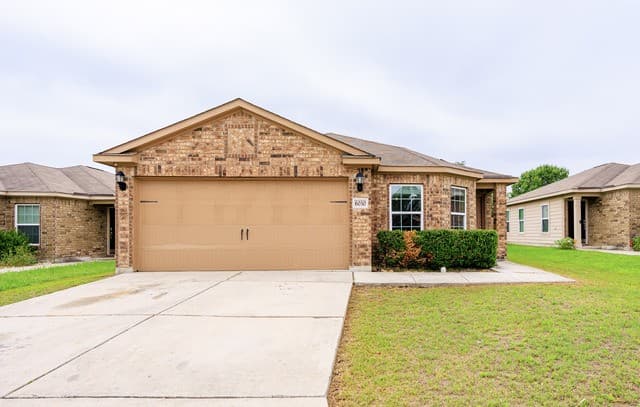 4-bedroom rental at 6030 Pleasant Lk in San Antonio, TX — photo 1
