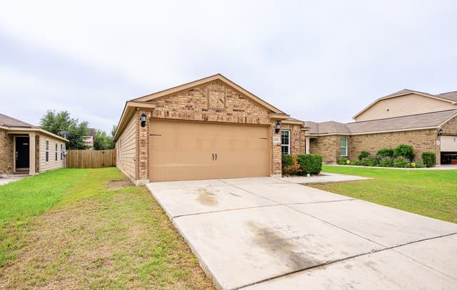 4-bedroom rental at 6030 Pleasant Lk in San Antonio, TX — photo 3
