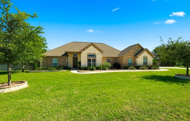 3-bedroom rental at 529 Double Gate in Castroville, TX — photo 3