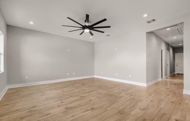 3-bedroom rental at 722 Grosvenor in San Antonio, TX — photo 3