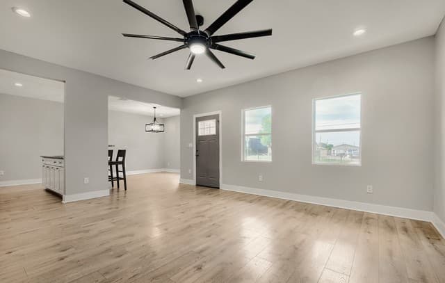 3-bedroom rental at 722 Grosvenor in San Antonio, TX — photo 4