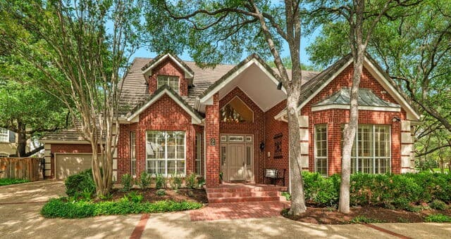 4-bedroom rental at 2 Chatsworth Way in San Antonio, TX — photo 1