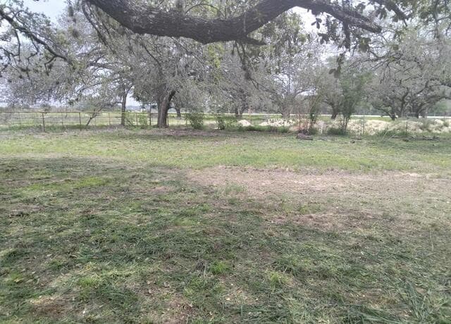 0rental at 82 Lance Ln in Poteet, TX — photo 4