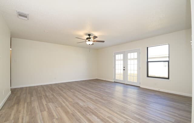 3-bedroom rental at 4522 Sherwood in San Antonio, TX — photo 5