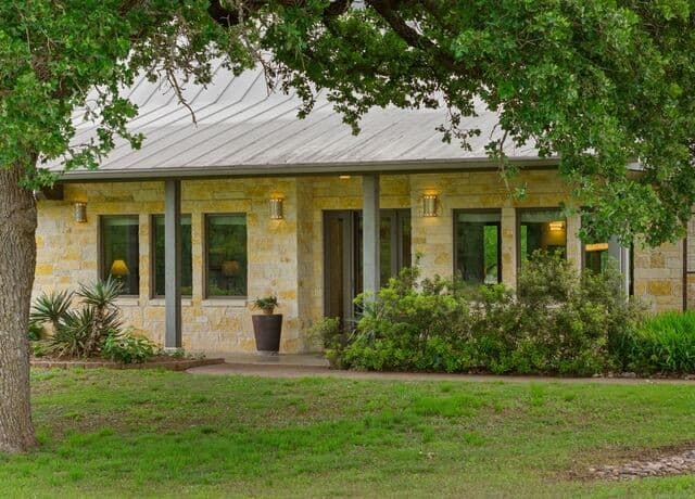 2-bedroom rental at 1163 Big Bend Ln in Fredericksburg, TX — photo 4