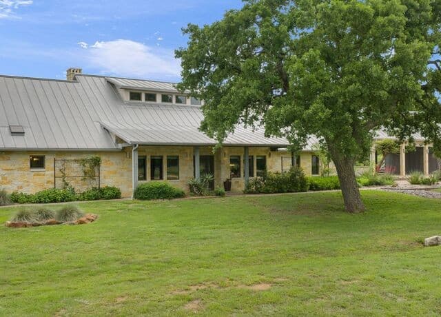 2-bedroom rental at 1163 Big Bend Ln in Fredericksburg, TX — photo 5