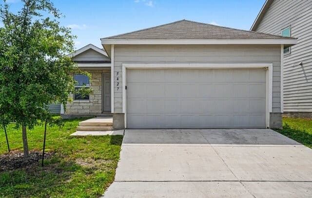 3-bedroom rental at 5427 Daphne Path in San Antonio, TX — photo 1