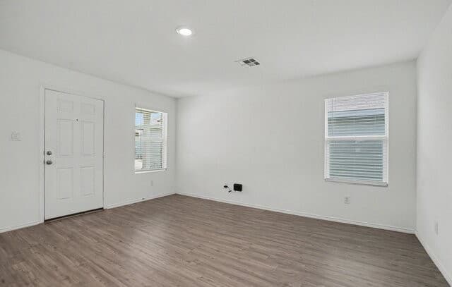 3-bedroom rental at 5427 Daphne Path in San Antonio, TX — photo 2