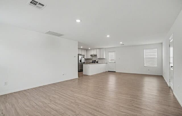 3-bedroom rental at 5427 Daphne Path in San Antonio, TX — photo 3