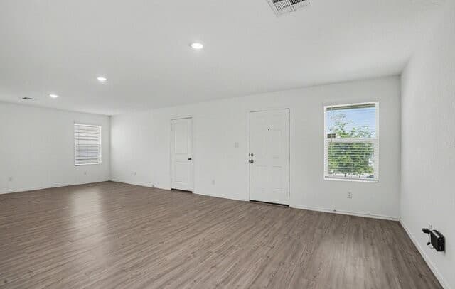 3-bedroom rental at 5427 Daphne Path in San Antonio, TX — photo 4