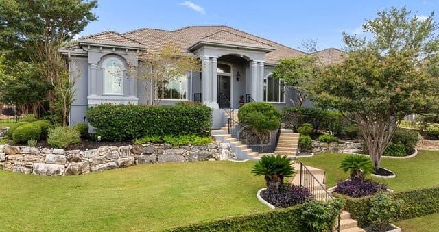 4-bedroom rental at 2022 Via Vineda in San Antonio, TX — photo 2