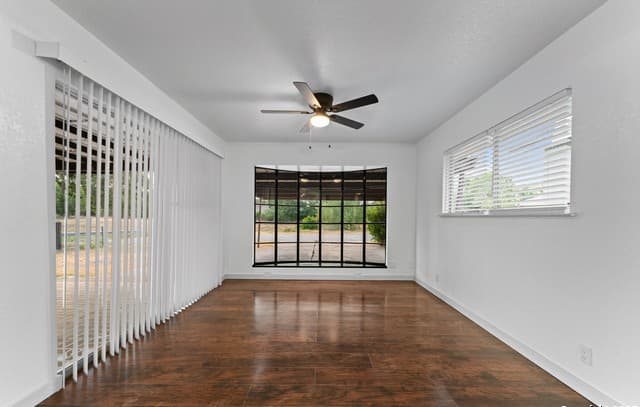 3-bedroom rental at 1638 W Ashby Pl in San Antonio, TX — photo 4