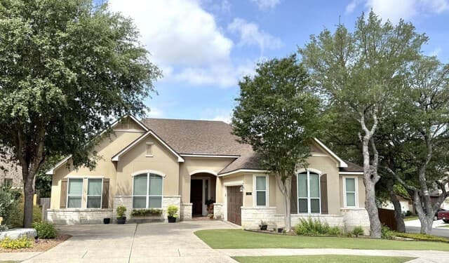 4-bedroom rental at 100 Rattlesnake Blf in Boerne, TX — photo 1