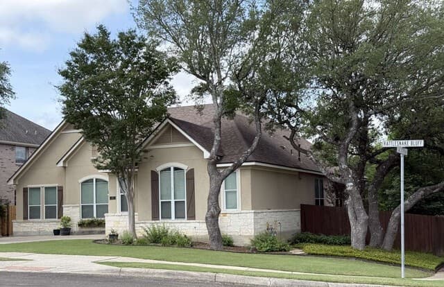 4-bedroom rental at 100 Rattlesnake Blf in Boerne, TX — photo 3