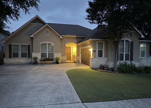 4-bedroom rental at 100 Rattlesnake Blf in Boerne, TX — photo 4